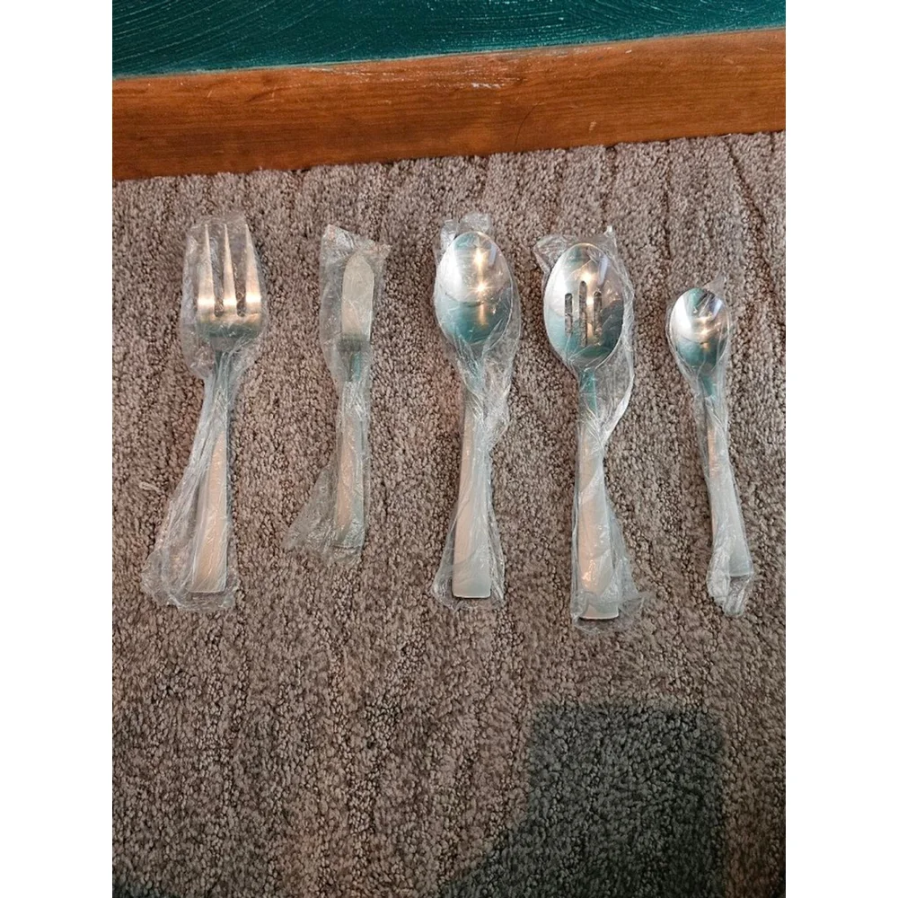 New Corelle 45 Piece Flatware Set in Frost with Hostess Set